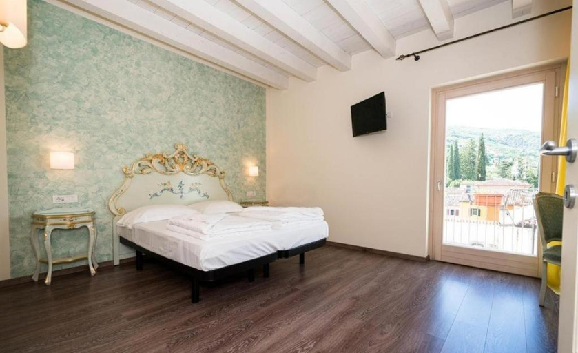 Bedroom 3, Hotel Pai, Verona
