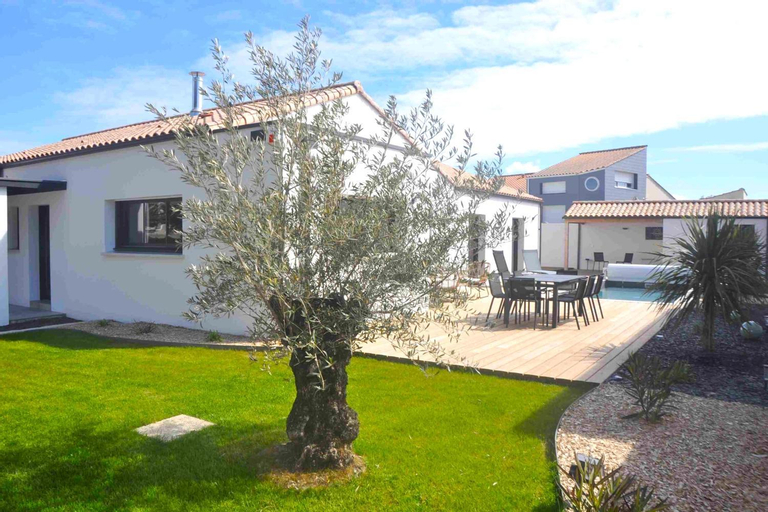 Villa Rosemonde with swimming pool, Vendée