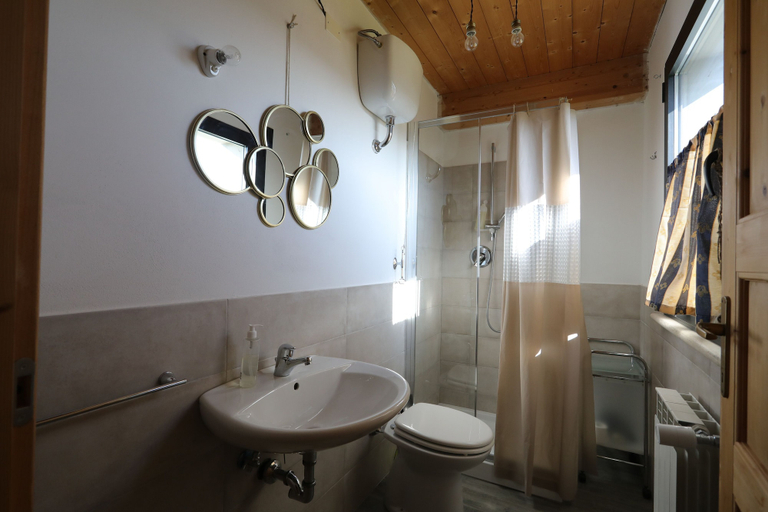 Bathroom 4, MADRE TERRA, Terni
