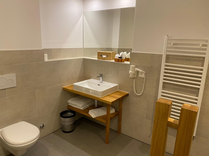 Bathroom 7