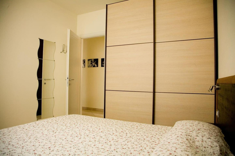 Bedroom, VILLETTA CON GIARDINO, Lucca
