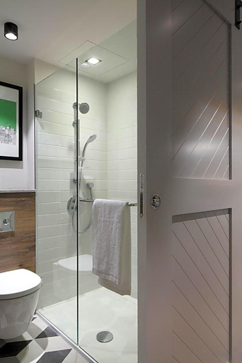 Bathroom 4, Go Native London Bridge, London