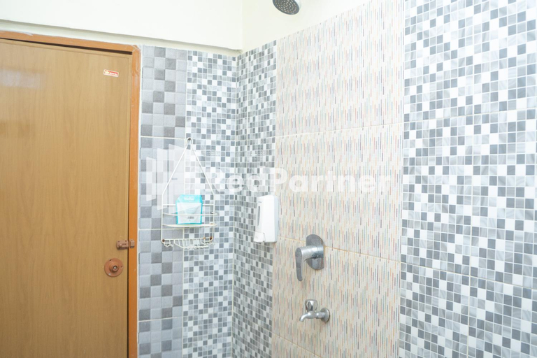Bathroom 10