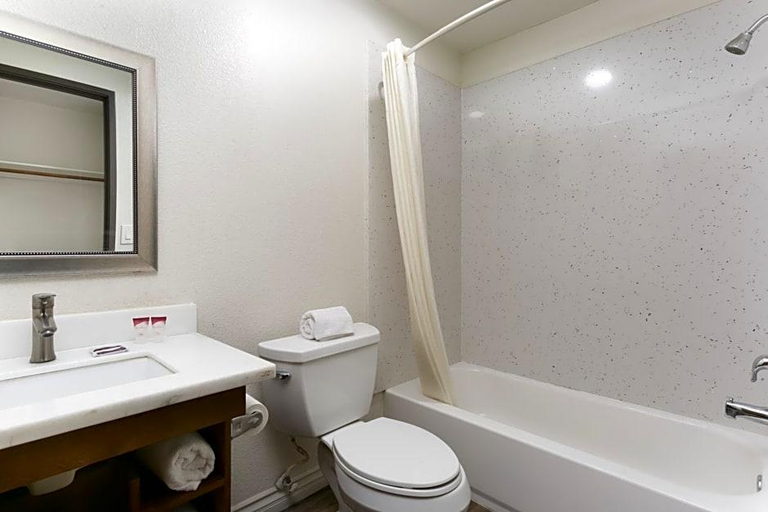 Bathroom, Waterloo Inn, San Joaquin
