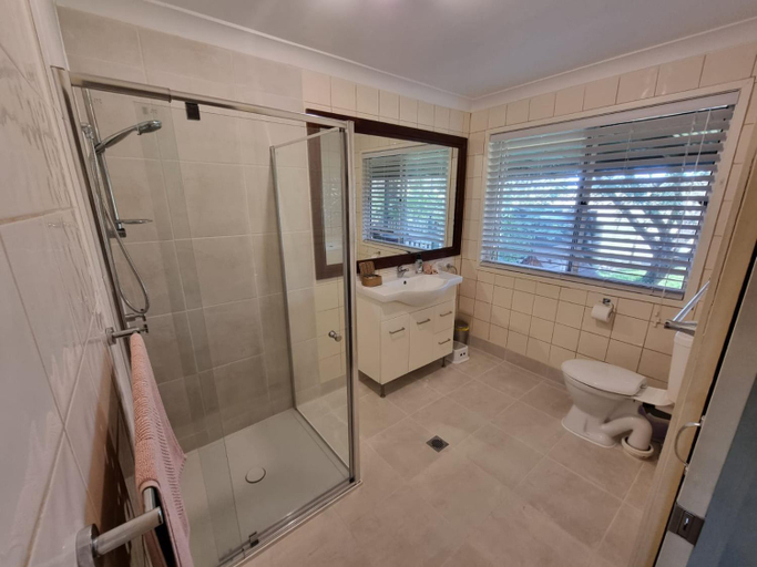 Bathroom 3, Clandulla Cottages Farmstay, Beaudesert - Pt A
