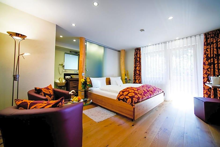 Bedroom 3, Schwarzwaldhotel Holzschuhs, Freudenstadt