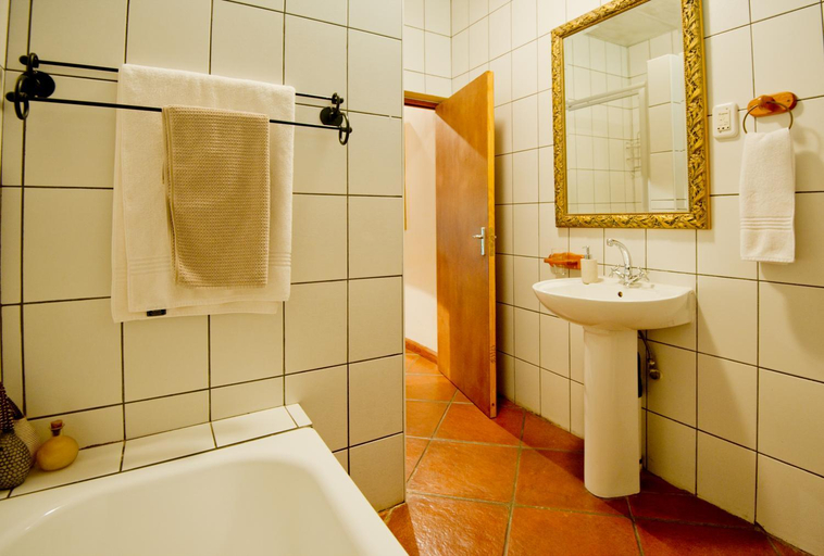Bathroom 4, Blyde River Canyon Lodge, Mopani