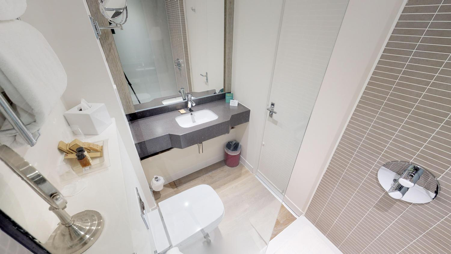 Bathroom 4, Holiday Inn Runcorn M56 Junction 12 By IHG, Cheshire West and Chester