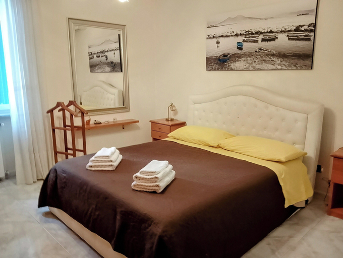 Bedroom 2, Antoniet, Napoli