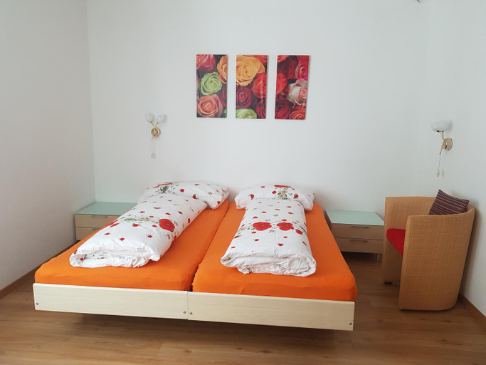 Bedroom 2, Chesa Quadrella Zimmer mit Kochecke inklusive Bergbahnen im Sommer-ausser Studio, Maloja