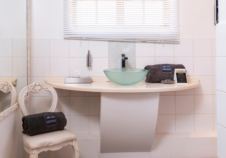 Bathroom 13