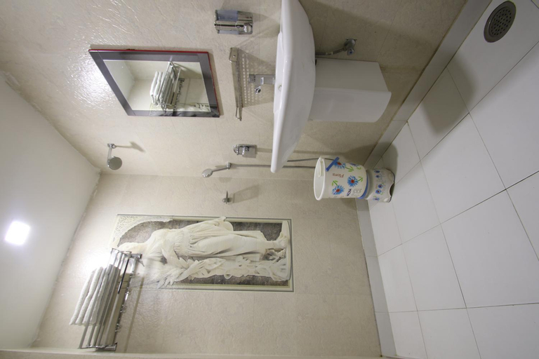 Bathroom 14
