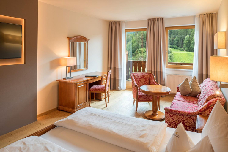 Bedroom 3, Hotel Kronblick, Bolzano