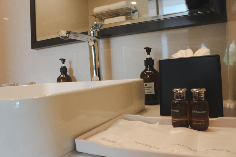 Bathroom 12