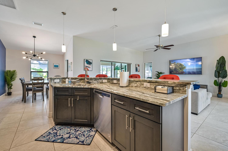 Others 2, Centrally Located Cape Coral Oasis on Fresh Water, Lee