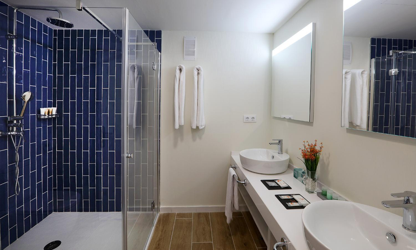 Bathroom 5, Golden Mar Menuda, Girona