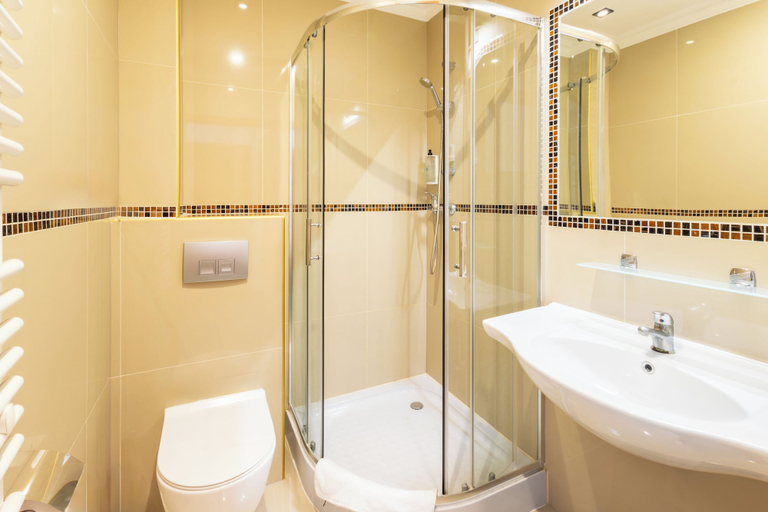 Bathroom 4, Noclegi Stadion Bed & Breakfast, Warsaw