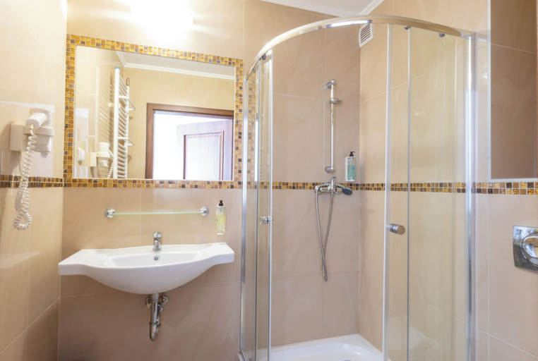 Bathroom 4, Noclegi Stadion Bed & Breakfast, Warsaw