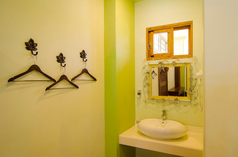 Bathroom 3, XinFu Traveler Inn, Taitung