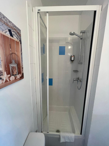 Bathroom 12