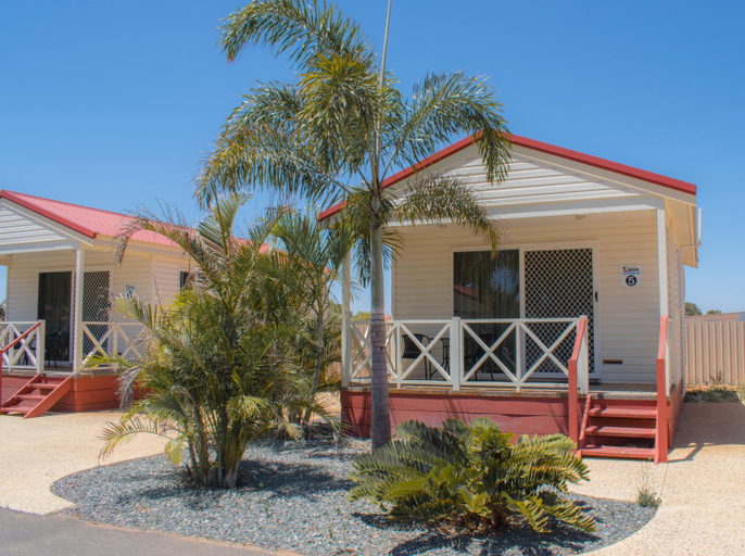 Exterior 1