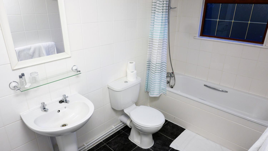 Bathroom 3, Warrens Village Motel and Self Catering, North Somerset