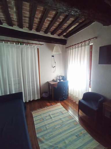 Others 4, Locanda del Glicine, Grosseto