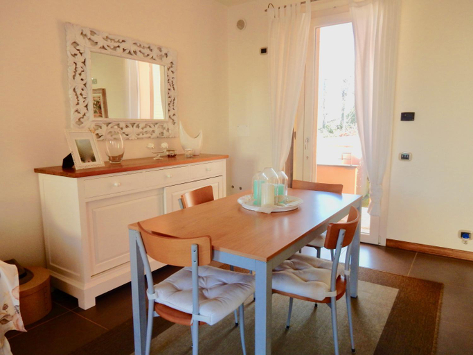 Others 4, Villa Mare, Lucca