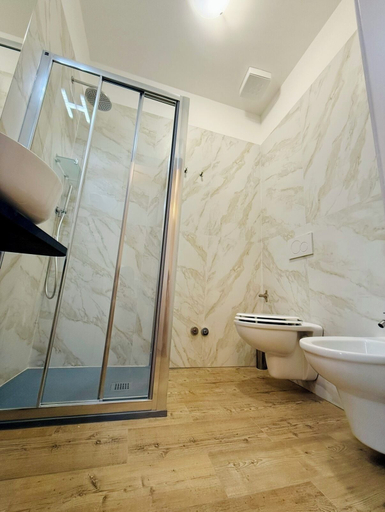 Bathroom 5, La Boutique by Rjgal, Florence