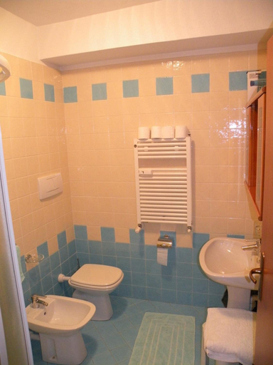 Others 4, B&B Leonardi, Trento