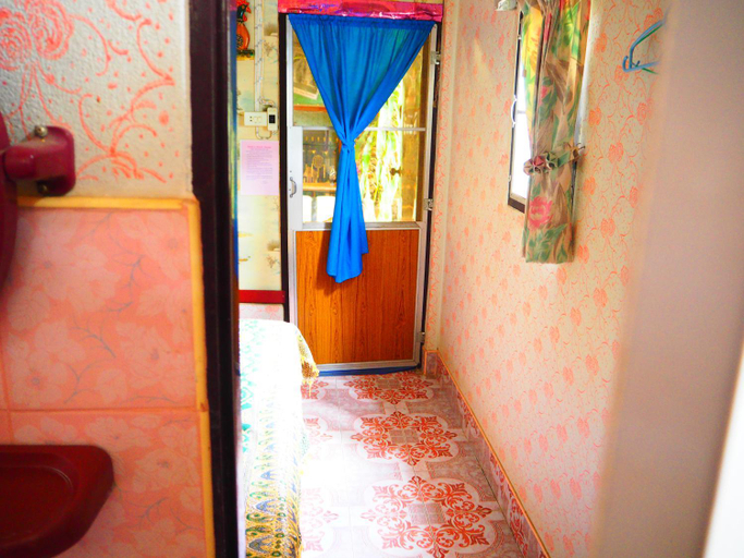 Others 3, Three J Guesthouse, Mueang Kamphaeng Phet