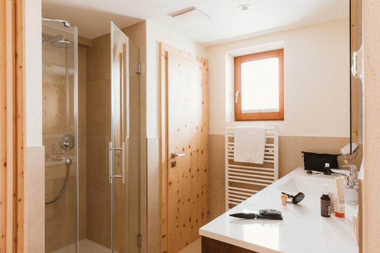 Bathroom 5, Gartenhotel Linde 4 Sterne Superior, Landeck