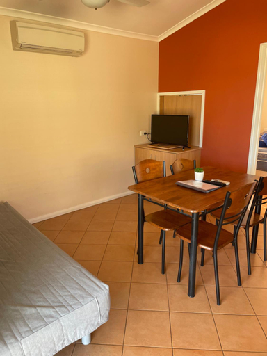 Bedroom 2, Outback Oasis Caravan Park, Carnarvon