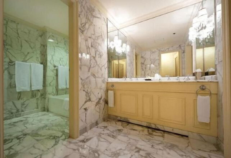 Bathroom 23