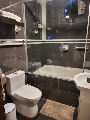 Bathroom 4