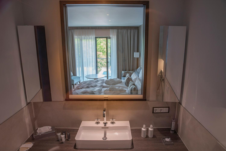 Bathroom 4, Essensio Hotel Dusseldorf, Mettmann