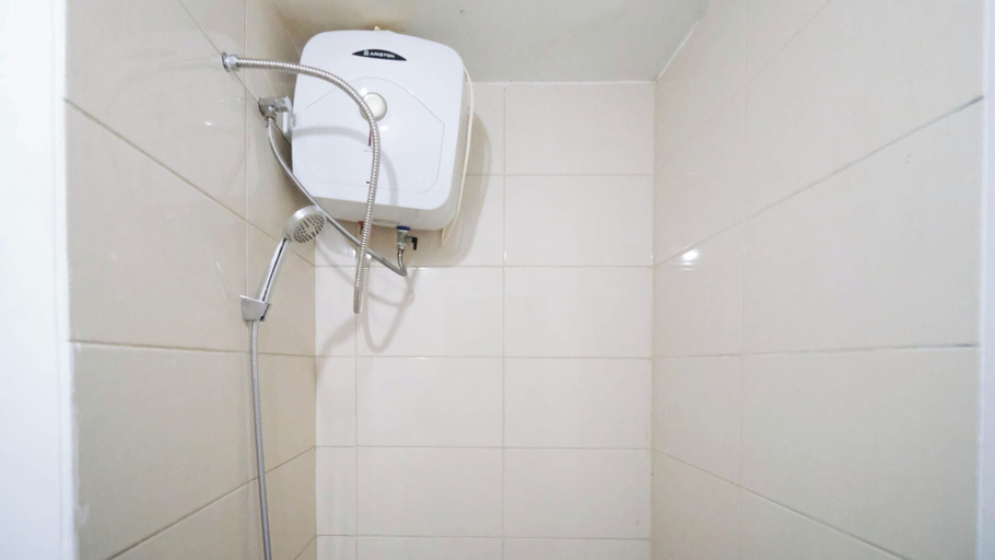 Bathroom 3, Tidy And Comfy 1Br At Tamansari Prospero Sidoarjo Apartment, Sidoarjo