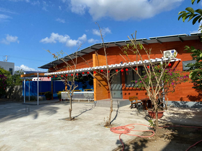 Exterior 6