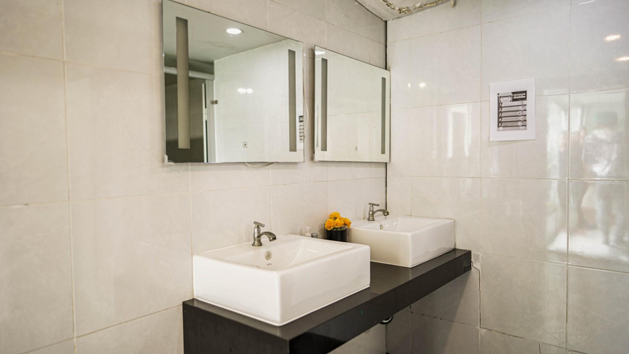 Bathroom 4, KINZA HOTEL Power By RoomQuest, Don Muang