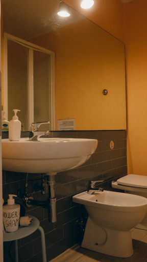Bathroom 4, B&B 25 Rooms, Rome