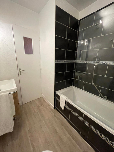 Bathroom 14