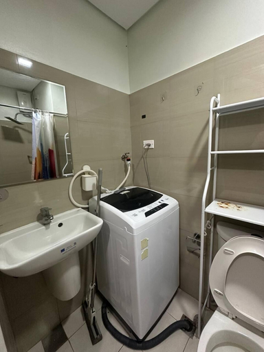 Bathroom 3, SHOREStaycation, Pasay City
