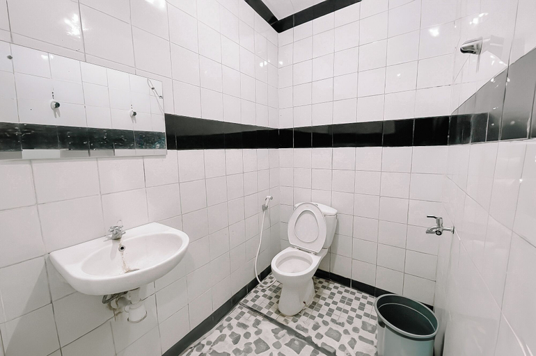 Bathroom, Scala Inn By Helocus, Medan
