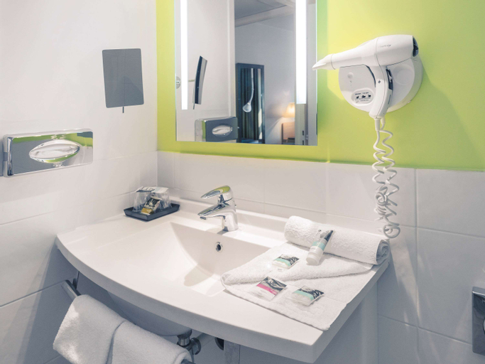 Bathroom 27