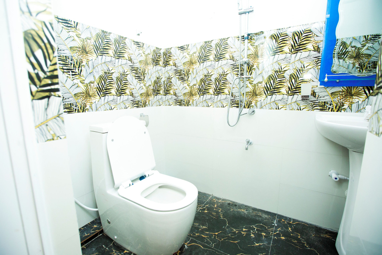 Bathroom, Bevary Guest, N. Palatha East