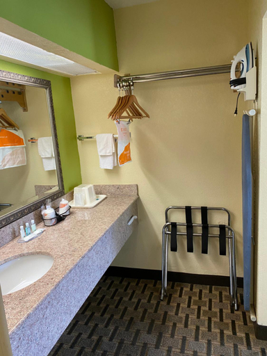 Bathroom 4, Quality Inn Elizabeth City near University, Pasquotank