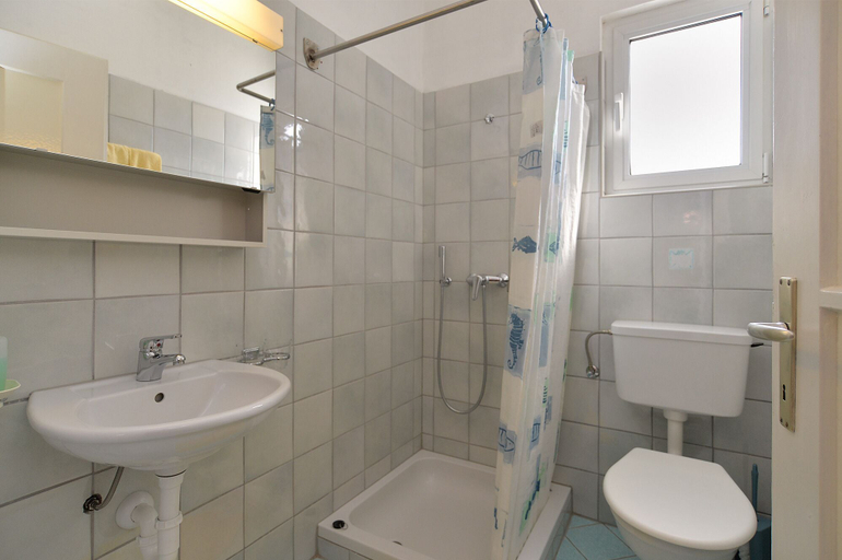 Bathroom 3, Apartments 2071, Fažana