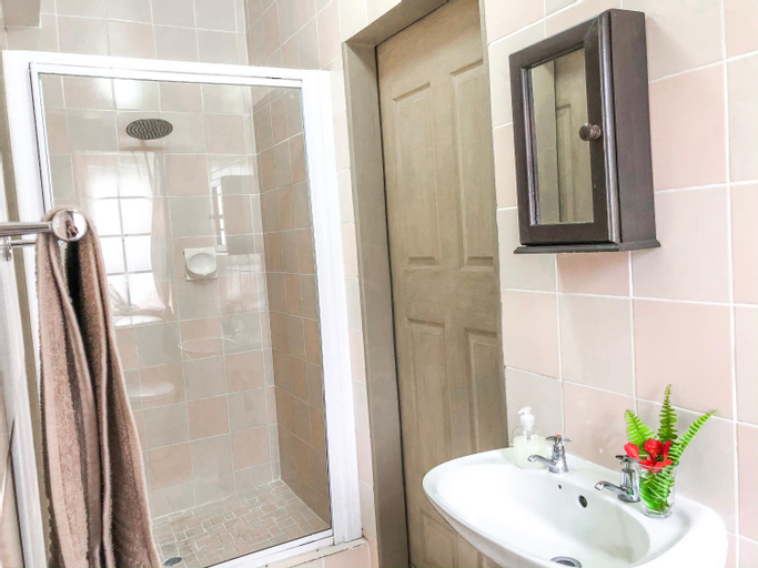 Bathroom 4