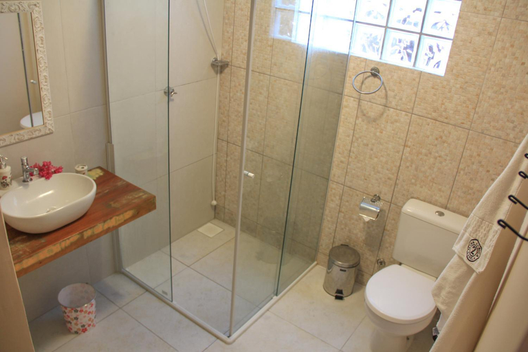 Bathroom 2, Mama Africa Hostel, Florianopolis