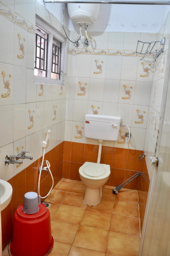 Bathroom 2, Little House Ooty, The Nilgiris